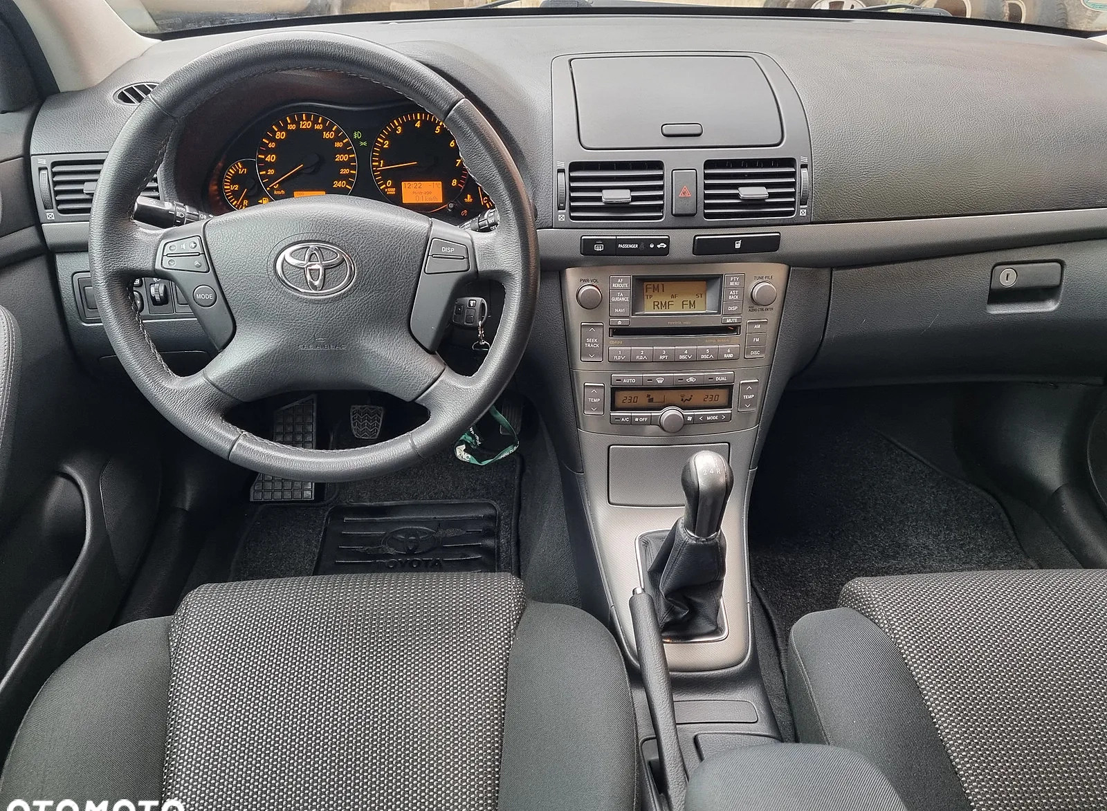 Toyota Avensis cena 21500 przebieg: 147000, rok produkcji 2006 z Busko-Zdrój małe 137